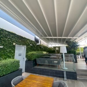 AC Hotel Miraflores, Pérgola motorizada Pergorain en Rooftop